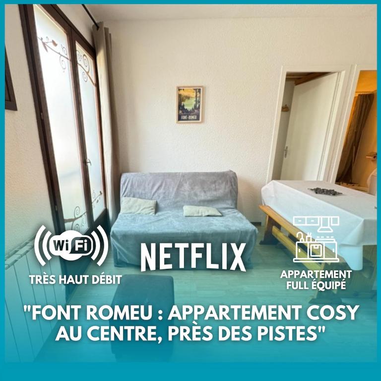 une petite pièce avec un lit et une fenêtre dans l'établissement Au coeur de la montagne, à Font-Romeu