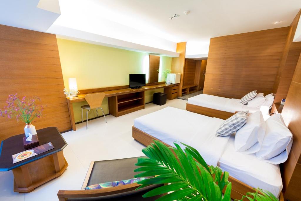 Postel nebo postele na pokoji v ubytování Laemtong Serviced Apartment
