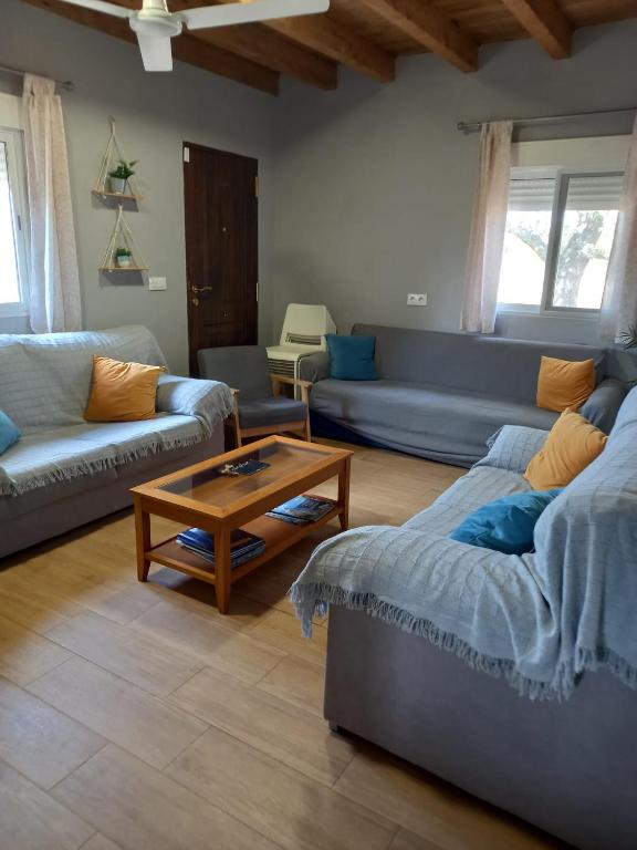 Posezení v ubytování CASA RURAL LA HOJA EL VALLE