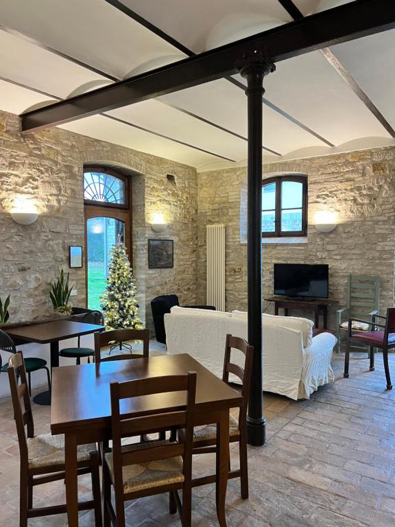TV a/nebo společenská místnost v ubytování Agriturismo Podere La Fornace