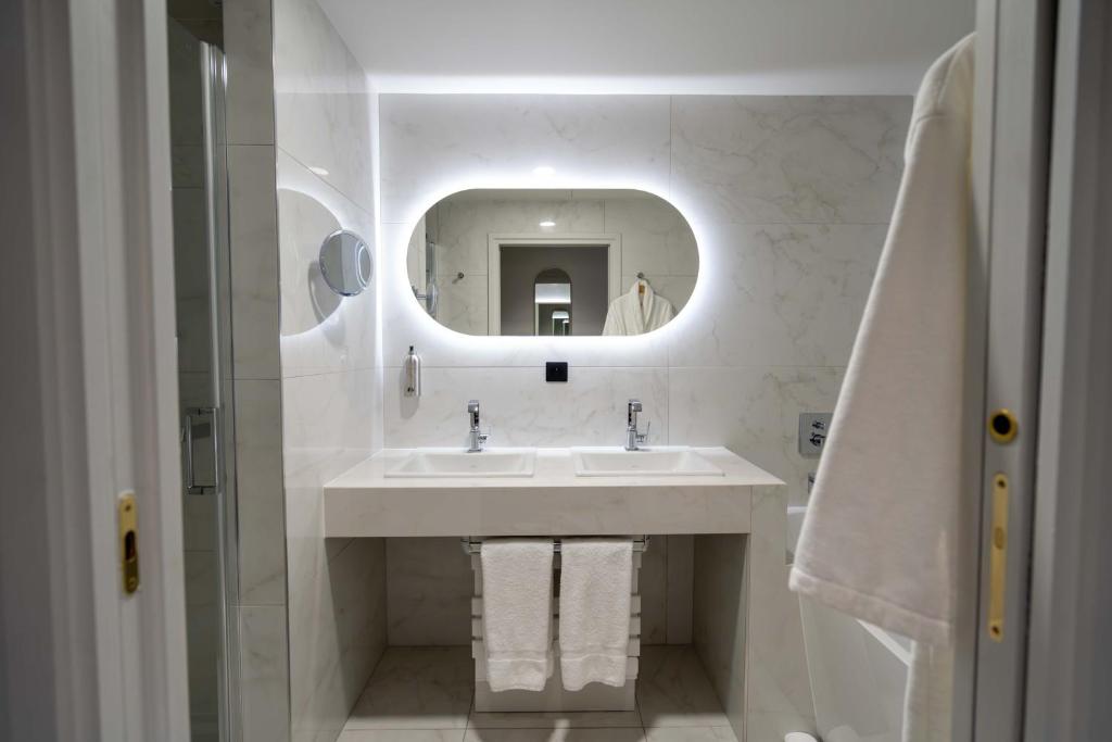 Hôtel et Restaurant Le Regina - Suite De Luxe