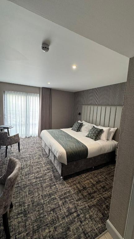 The Knowes Hotel & Restaurant - Deluxe King Room With Terrace