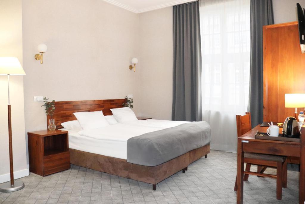 Posteľ alebo postele v izbe v ubytovaní Hotel Piast Wrocław Centrum