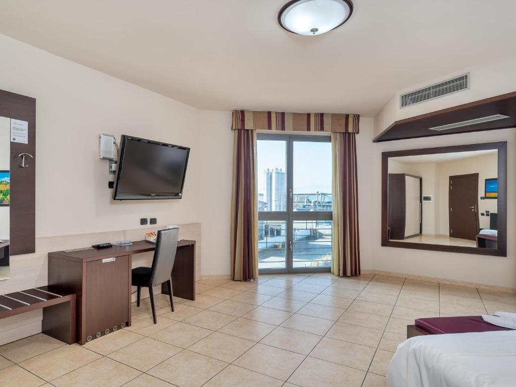 TV a/nebo společenská místnost v ubytování B&B HOTEL Settimo Torinese