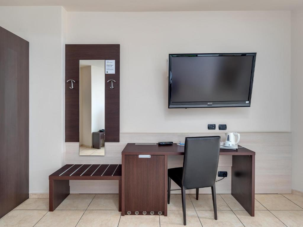 TV a/nebo společenská místnost v ubytování B&B HOTEL Settimo Torinese