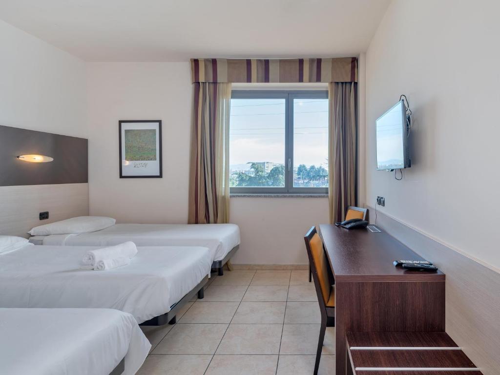 Postel nebo postele na pokoji v ubytování B&B HOTEL Settimo Torinese