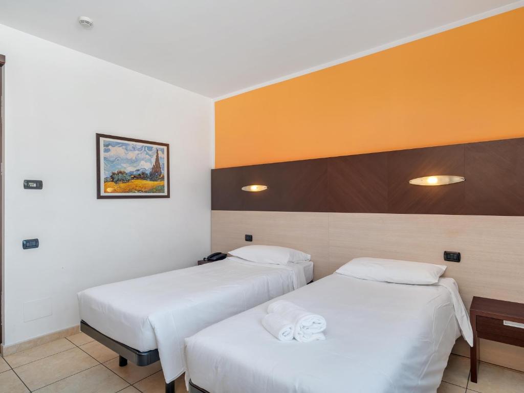 Postel nebo postele na pokoji v ubytování B&B HOTEL Settimo Torinese