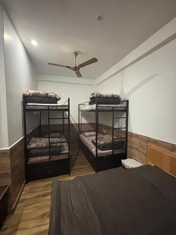 Kasolview Homestay and Peace Inn Cafe - Double Room With Mountain View