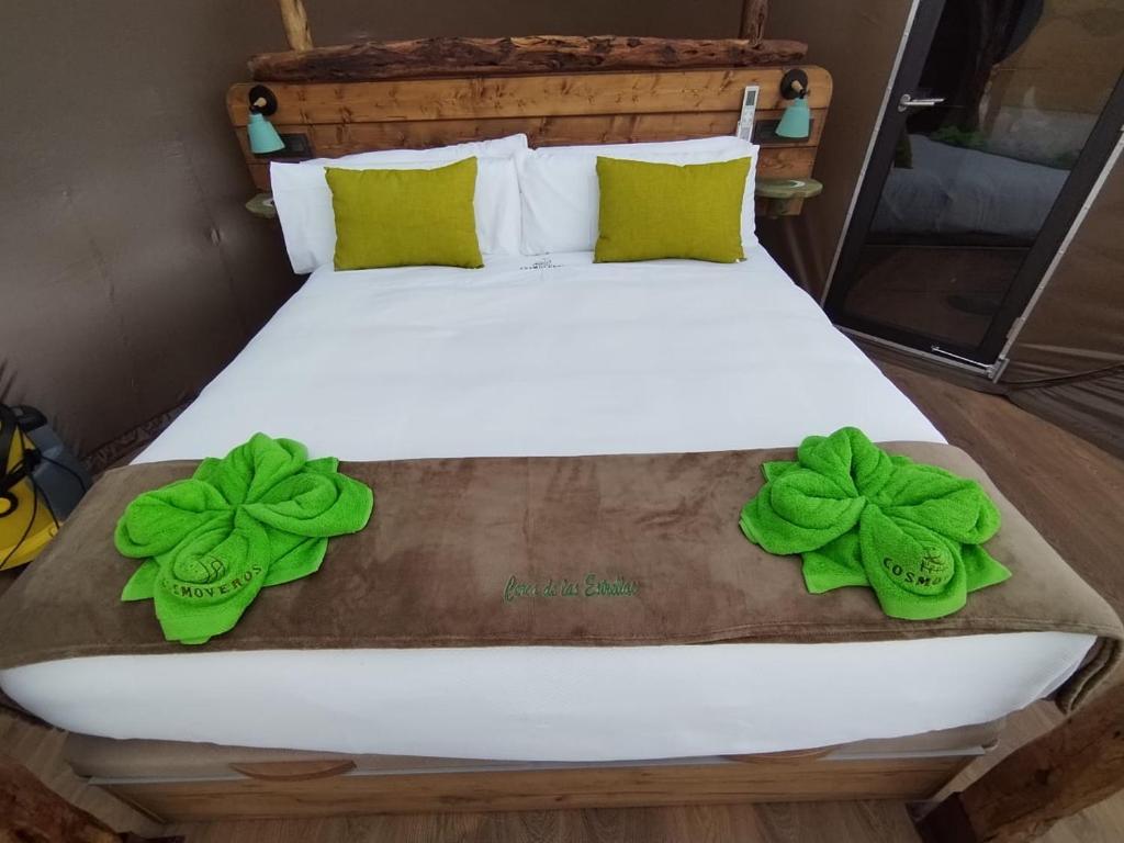 Postel nebo postele na pokoji v ubytování COSMOVEROS - Hotel Burbuja