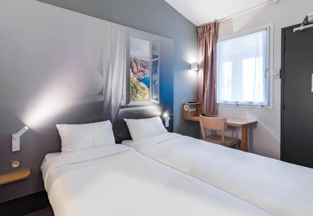 Postel nebo postele na pokoji v ubytování B&B HOTEL Creil Chantilly