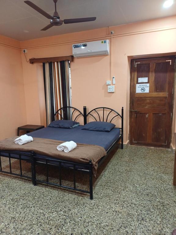 Postel nebo postele na pokoji v ubytování FATIMA'S PLACE