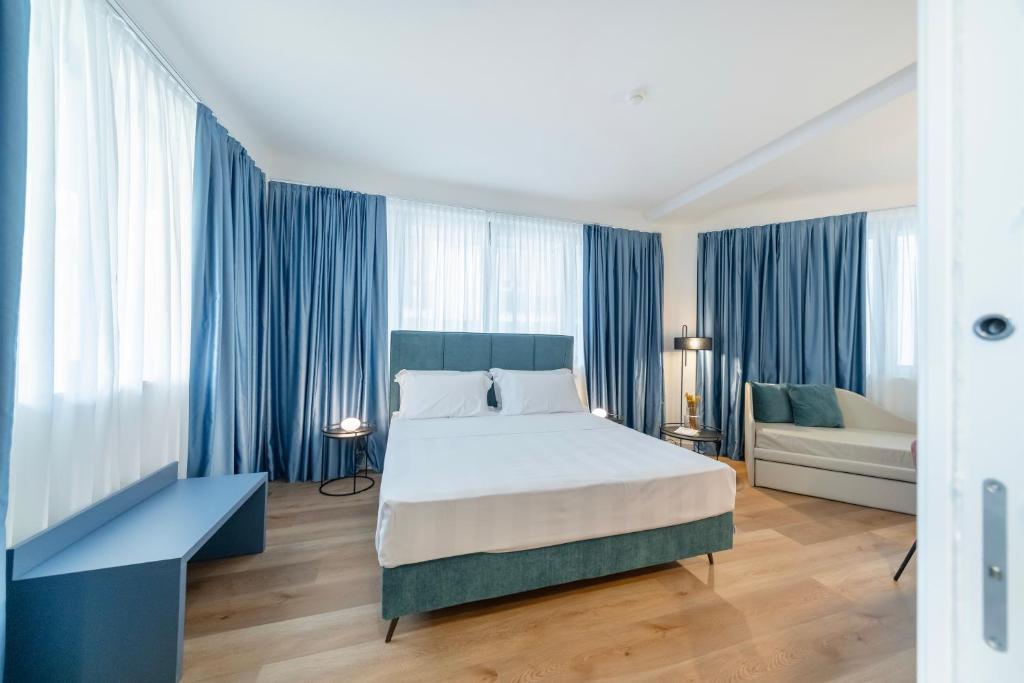 Postel nebo postele na pokoji v ubytování BISCARDI Hotel