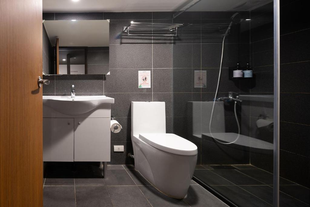 a bathroom with a toilet and a sink at 凝萃文旅 台中車站店 NCH-Business Hotel in Taichung