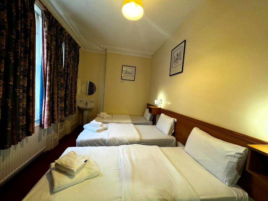 Letto o letti in una camera di Bridge Park Hotel