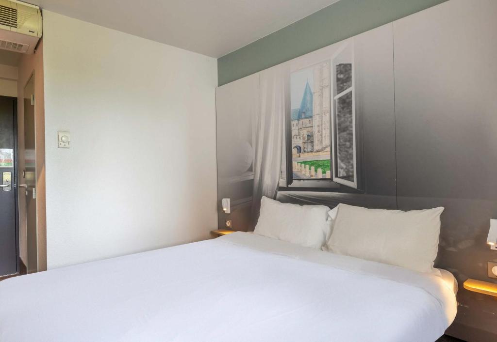 Postel nebo postele na pokoji v ubytování B&B HOTEL Beauvais