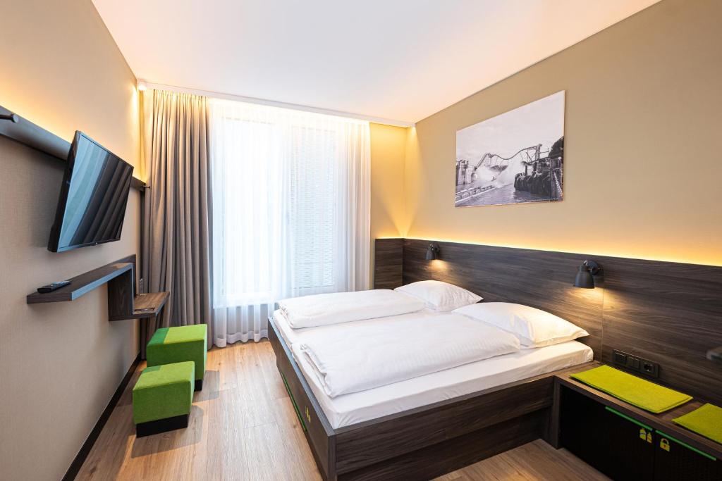 TV a/nebo společenská místnost v ubytování Hotel am Park
