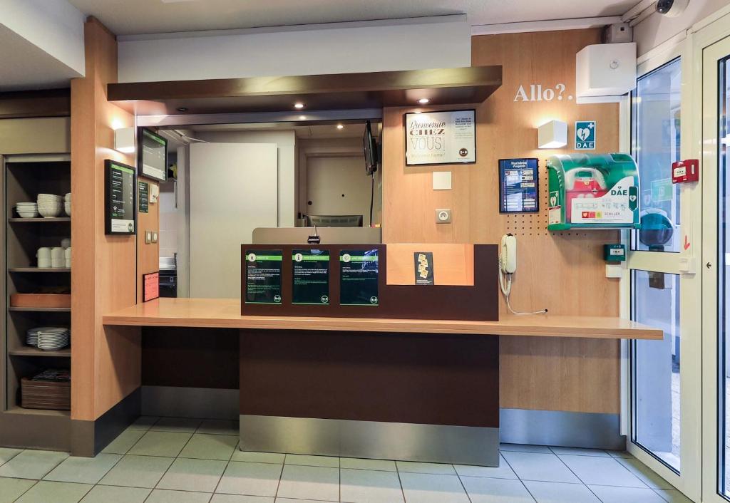 Kuchyň nebo kuchyňský kout v ubytování B&B HOTEL Dijon Marsannay