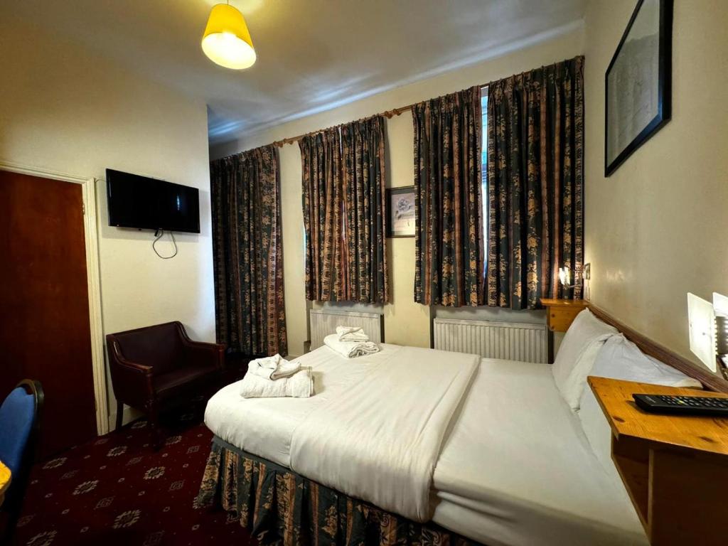 Letto o letti in una camera di Bridge Park Hotel