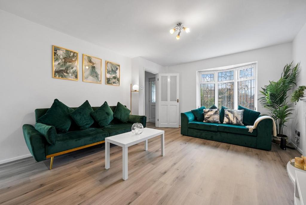 Posezení v ubytování Luxury 3 Bed House, Sleeps 6, Near NEC - Airport, Parking, Contractors - Families Stay