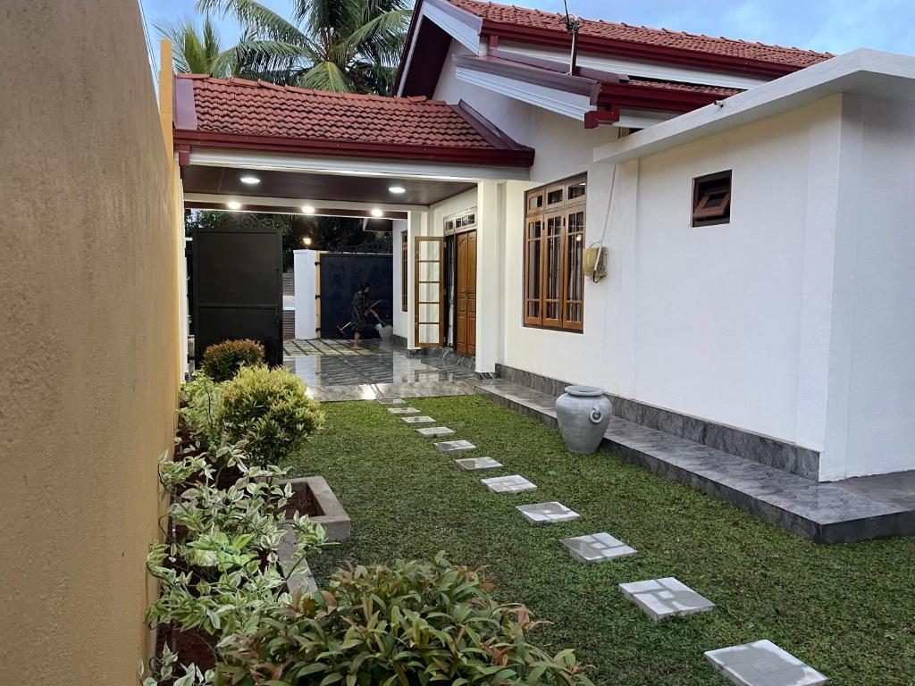 Taman di luar Kico Nest
