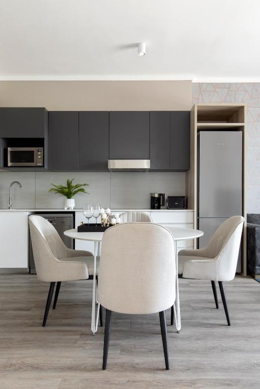 Kuchyň nebo kuchyňský kout v ubytování Menlyn Apartment
