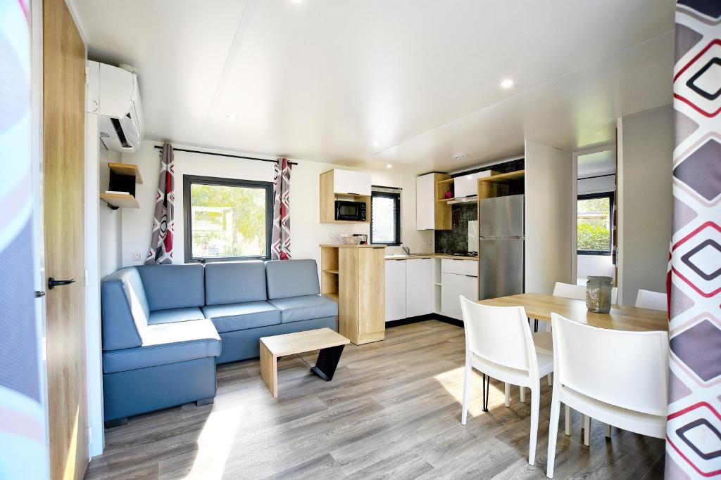 Kuchyň nebo kuchyňský kout v ubytování Camping Les Castors