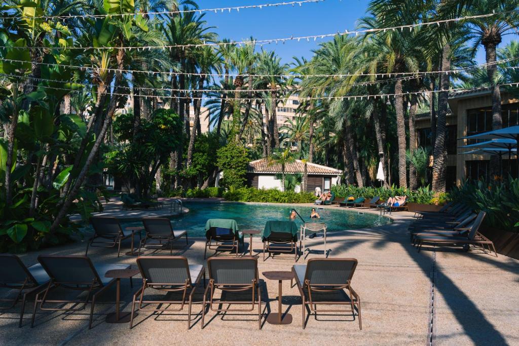 The swimming pool at or close to Hotel Huerto del Cura