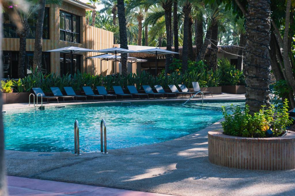 The swimming pool at or close to Hotel Huerto del Cura