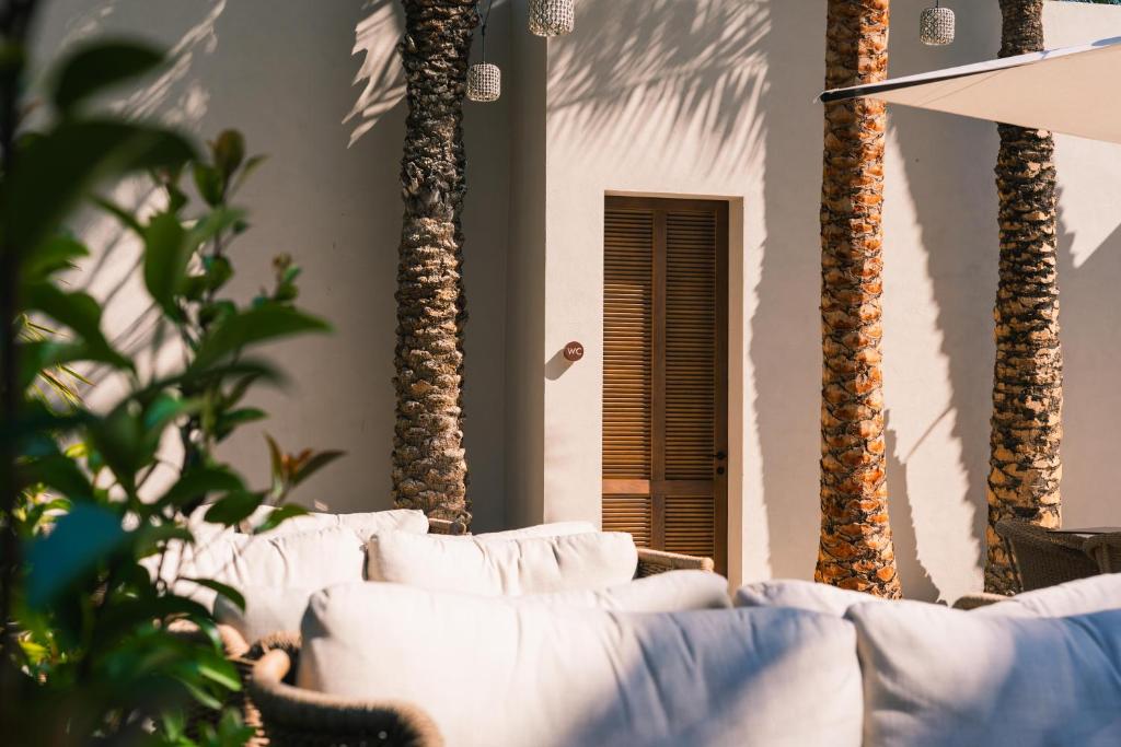 A bed or beds in a room at Hotel Huerto del Cura