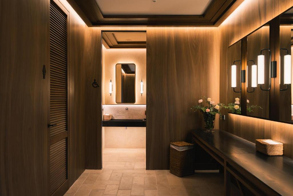 A bed or beds in a room at Hotel Huerto del Cura
