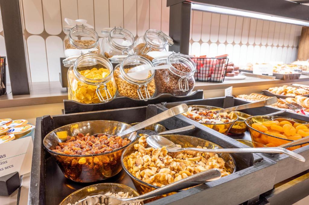 Comida en o cerca de este hotel
