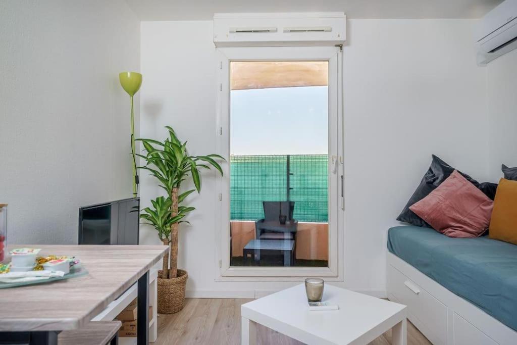 Photo de la galerie de l'établissement Appartement climatisé avec terrasse tout équipé à 5min de la gare St Charles, à Marseille