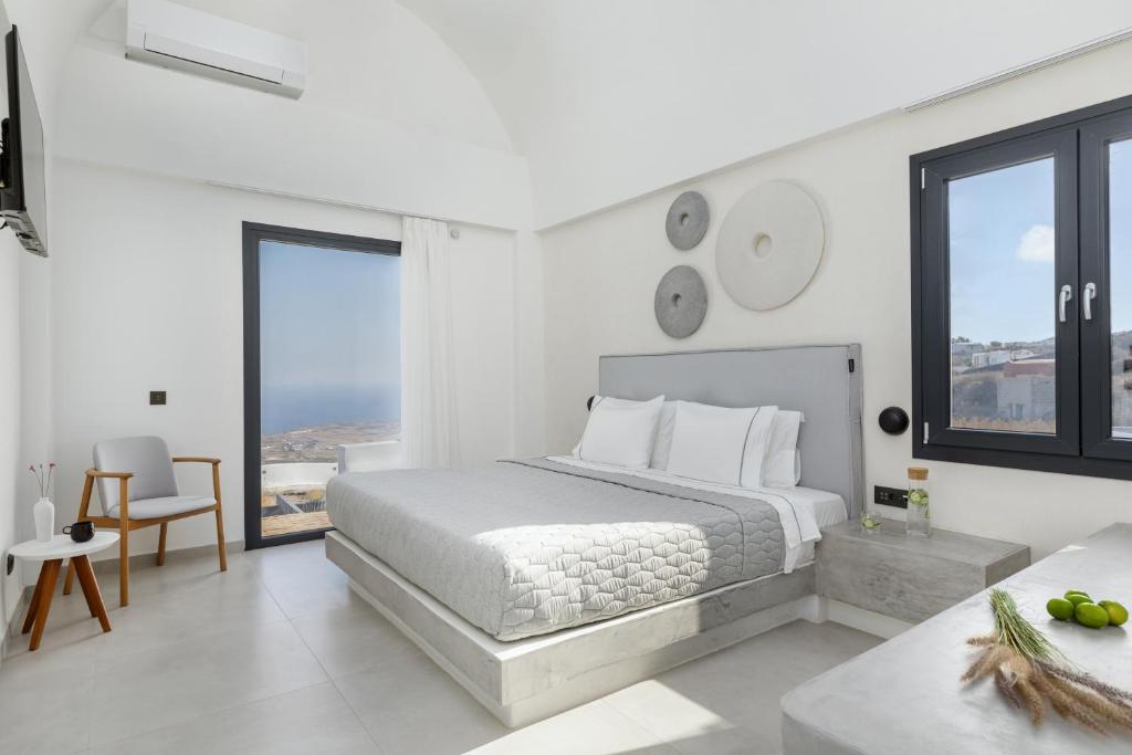Postel nebo postele na pokoji v ubytování Blé Suites Santorini