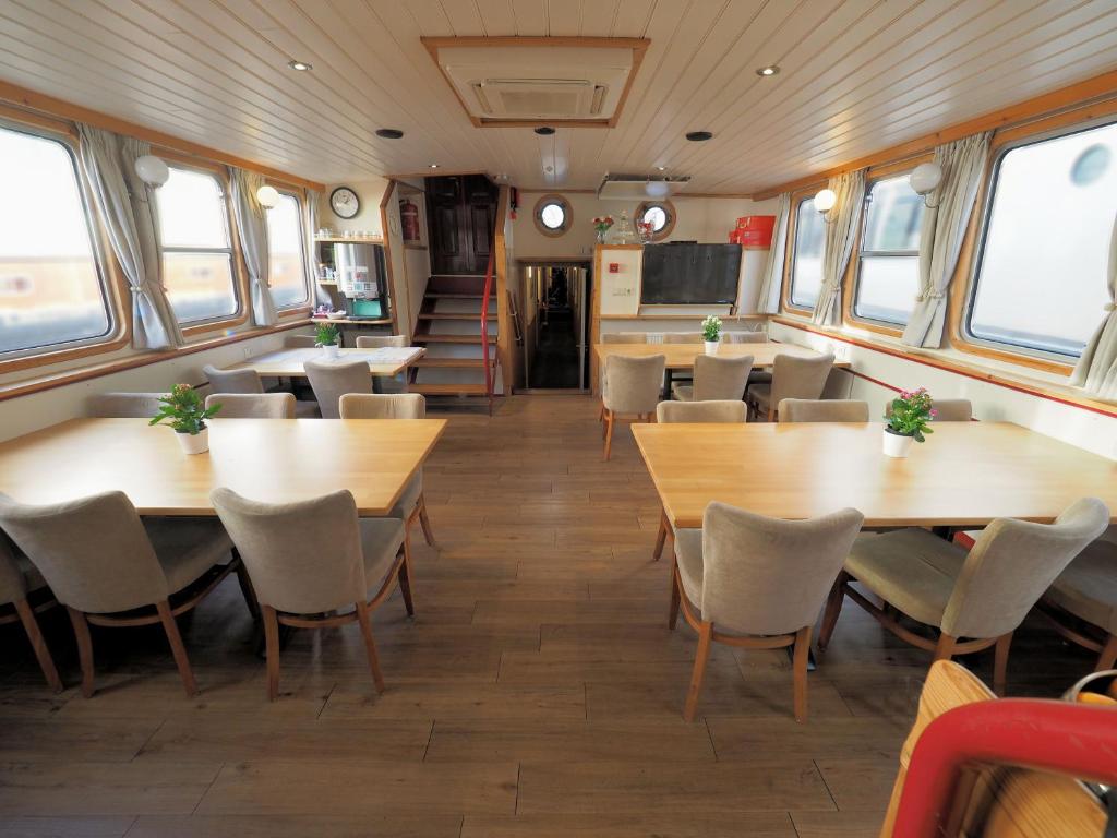 Posezení v ubytování Botel Sailing Home
