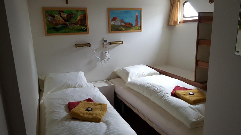 Postel nebo postele na pokoji v ubytování Botel Sailing Home