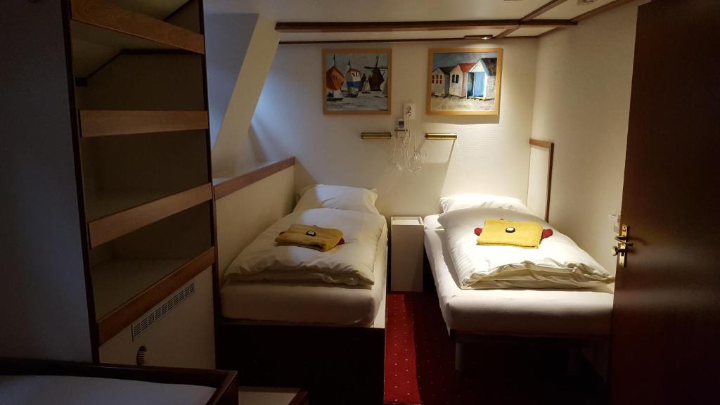 Postel nebo postele na pokoji v ubytování Botel Sailing Home