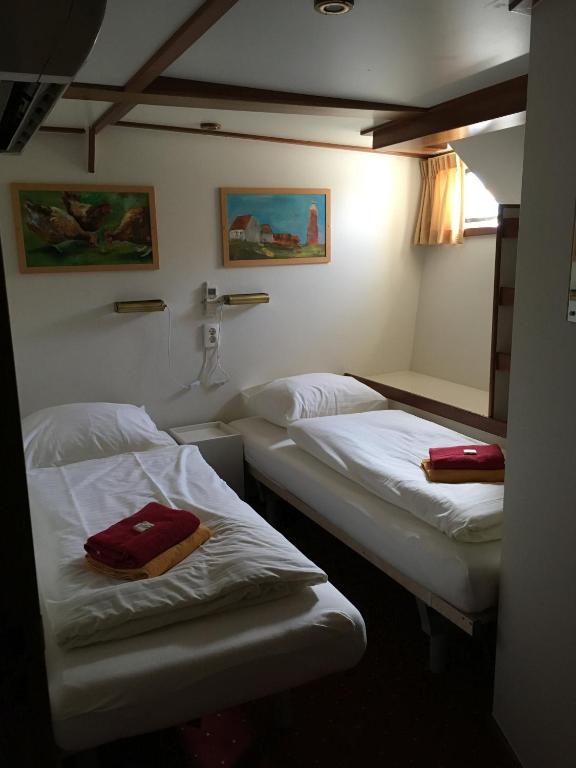 Postel nebo postele na pokoji v ubytování Botel Sailing Home