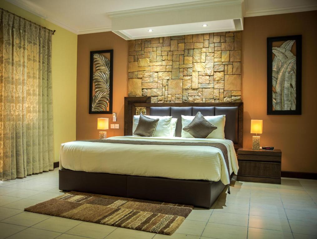 Кровать или кровати в номере Oasis Hotel Restaurant & Spa