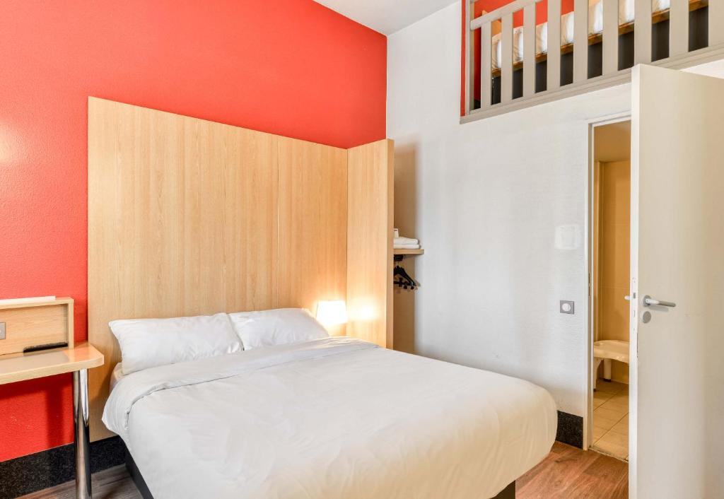 Postel nebo postele na pokoji v ubytování B&B HOTEL Montpellier 2