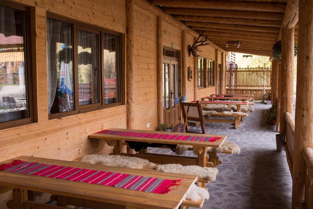 Fotografie z fotogalerie ubytování Pensiunea Vânătorul v destinaci Dămuc