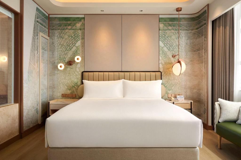 Postel nebo postele na pokoji v ubytování Hilton Petaling Jaya