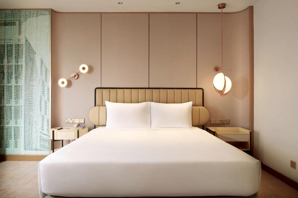 Postel nebo postele na pokoji v ubytování Hilton Petaling Jaya