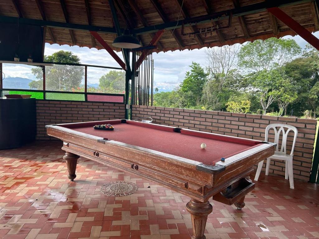 Biliár nebo kulečník v ubytování FINCA HOTEL TRADICION CAFETERA