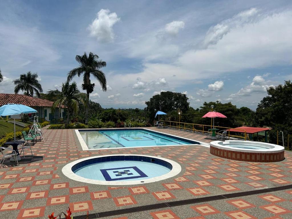Bazén v ubytování FINCA HOTEL TRADICION CAFETERA nebo v jeho okolí