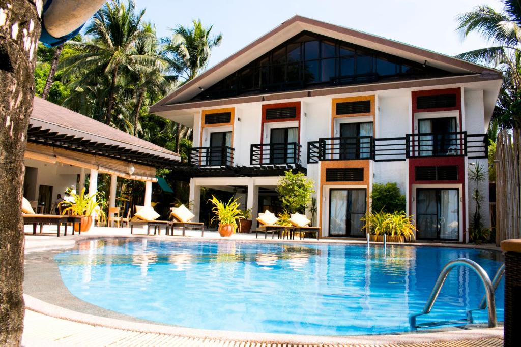 Bazén v ubytování Microtel by Wyndham Boracay nebo v jeho okolí