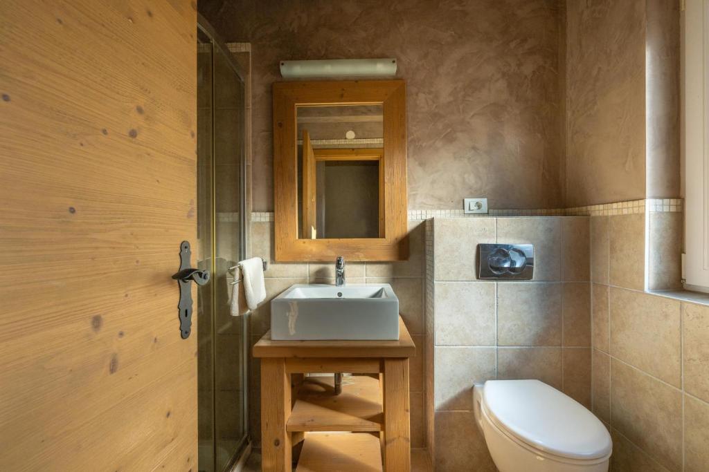 Łazienka w obiekcie 6-bedroom Villa Chiara with Sea View