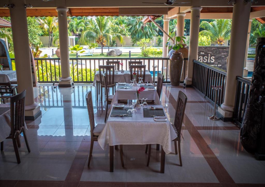 Ресторан / где поесть в Oasis Hotel Restaurant & Spa