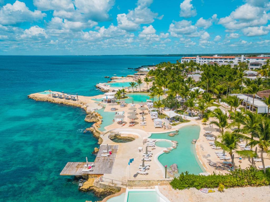 vista aerea della spiaggia presso l'eccellente resort Punta Cana di TRACADERO Beach Club & Holidays Rentals a Bayahibe