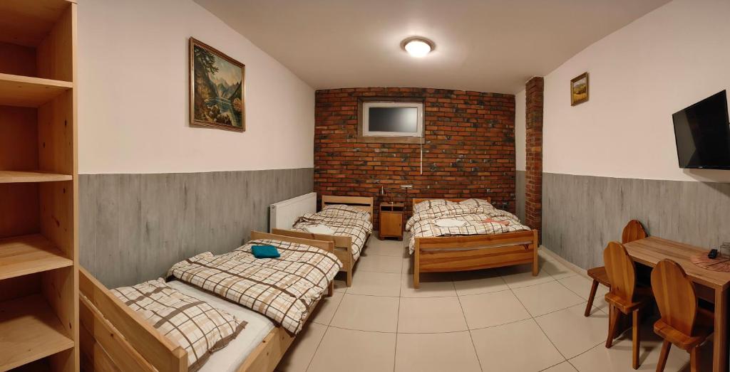 Posteľ alebo postele v izbe v ubytovaní Pokoje w Moszczenicy U Pasonia