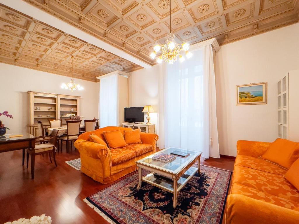 TV a/nebo společenská místnost v ubytování Salotto Matteotti Luxury apartment
